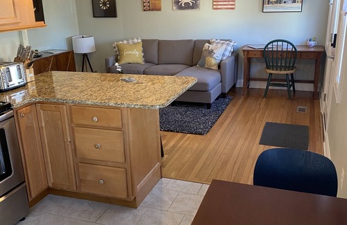Oyster Harbor House | Cozy Cottage by the Beach - Waterview Minutes from Downtown Annapolis
