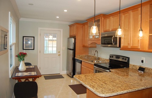 Oyster Harbor House | Cozy Cottage by the Beach - Waterview Minutes from Downtown Annapolis