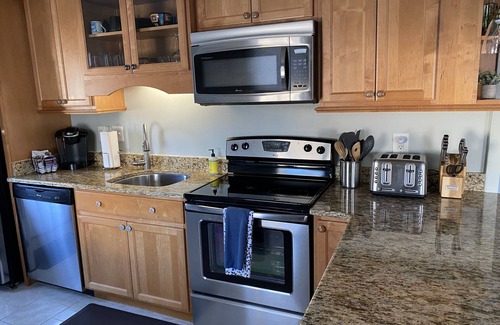 Oyster Harbor House | Cozy Cottage by the Beach - Waterview Minutes from Downtown Annapolis