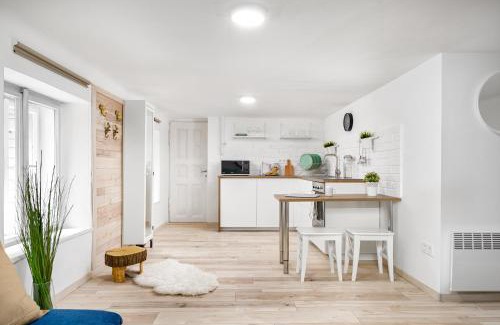 Ujlipotvaros Apartment | COZY COTTAGE - Cheerful Apartment in the Center