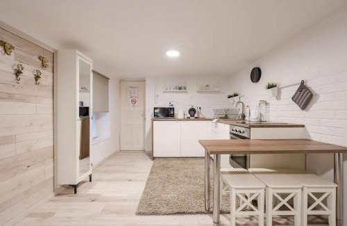 Ujlipotvaros Apartment | COZY COTTAGE - Cheerful Apartment in the Center