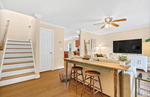 Greensboro Cottage | Cozy Cottage Close to Everything!