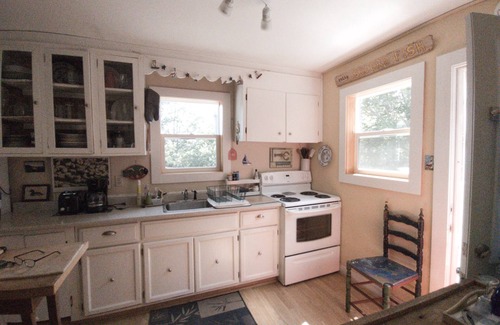 Bayswater Cabin | Cozy Cottage Close to the Beach