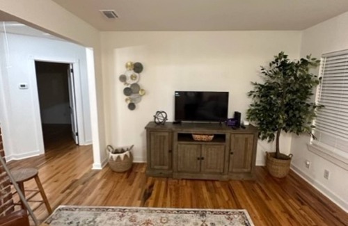 Bainbridge Cottage | Cozy cottage convenient to downtown, restaurants, and medical facilities.