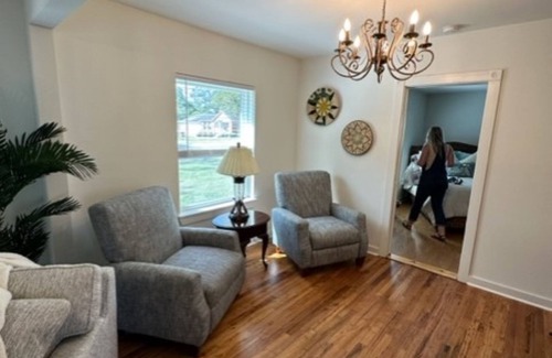 Bainbridge Cottage | Cozy cottage convenient to downtown, restaurants, and medical facilities.