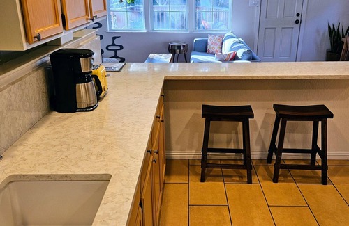 Petaluma House | Cozy Cottage - Family Friendly - Walk to downtown Petaluma