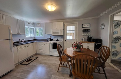 Faraday Cottage | Cozy Cottage Family Getaway - 8 min drive from Bancroft