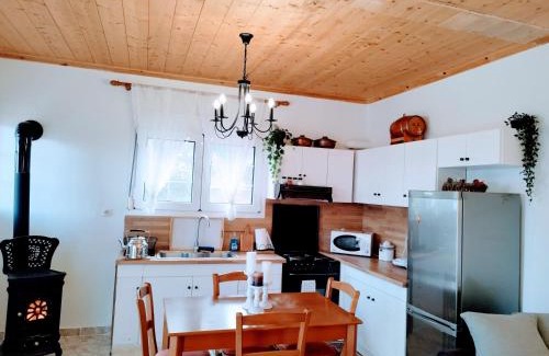 Lavda House | Cozy cottage for 4