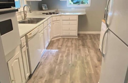 Montague House | Cozy Cottage for 8 with a view of White Lake & near Lake Michigan