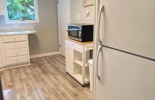 Montague House | Cozy Cottage for 8 with a view of White Lake & near Lake Michigan