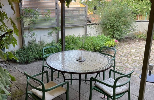 Raa Cottage | Cozy cottage for a couple or a young family. 3 minute walk to the beach!