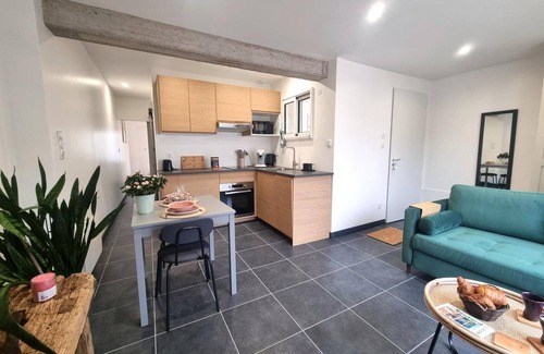 Montrond-les-Bains Cottage | Cozy cottage for 2 in Montrond-les-Bains with private parking