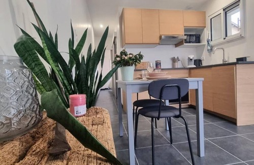 Montrond-les-Bains Cottage | Cozy cottage for 2 in Montrond-les-Bains with private parking