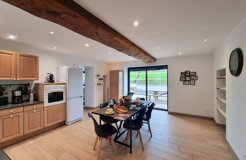 Pouilly-les-Feurs Cottage | Cozy Cottage for 8 Guests, Pets Allowed
