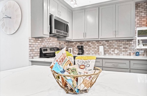 Northside House | 🏡Cozy Cottage Gated & Pet Friendly Sleeps 6🐶