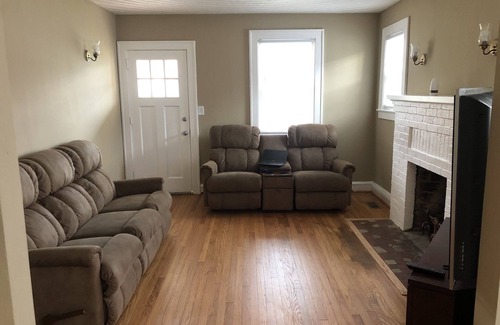 Hampton House | Cozy Cottage Home Near i664