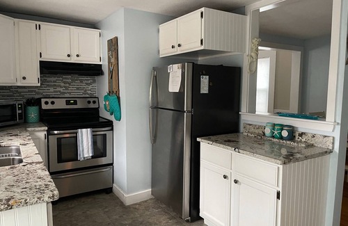 Cape Porpoise House | Cozy cottage home walking distance to restaurants, shops and water views
