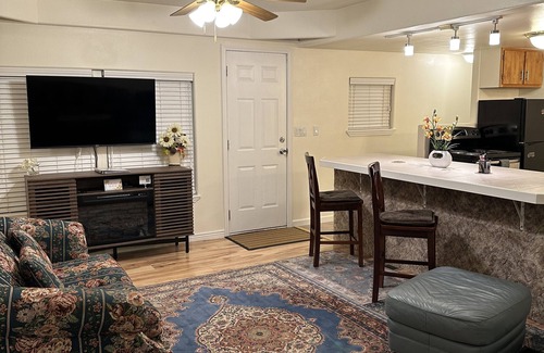 Kimberly House | Cozy Cottage House A with Double Carports
