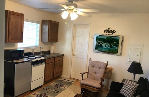 Kimberly House | Cozy Cottage House B with Double Carports