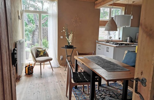 Quappendorf House | Cozy cottage in a fantastic location right on the river with a beautiful garden