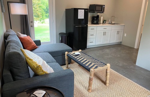 Mount Vernon Cottage | Cozy cottage in charming downtown Mount Vernon.