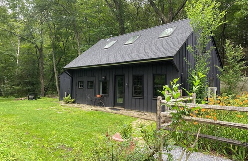Scotts Corners Cottage | Cozy cottage in charming Pound Ridge with WiFi, AC