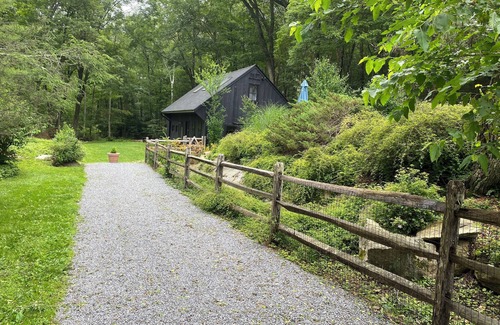 Scotts Corners Cottage | Cozy cottage in charming Pound Ridge with WiFi, AC