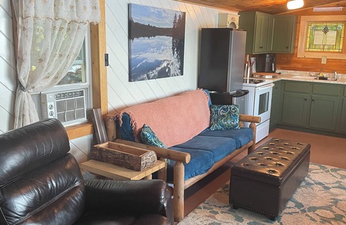 Lincoln Cottage | Cozy cottage in charming Lincoln, ME with AC
