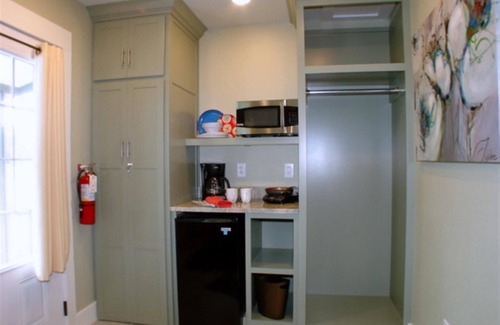Downtown Branson Cottage | Cozy Cottage in Downtown Branson with a Pool