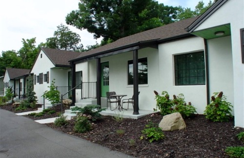 Downtown Branson Cottage | Cozy Cottage in Downtown Branson with a Pool