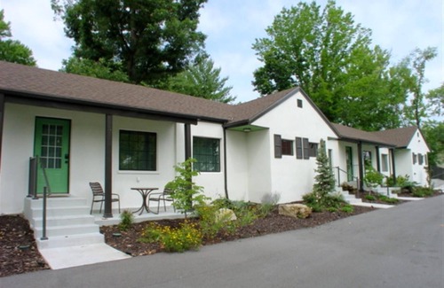 Downtown Branson Cottage | Cozy Cottage in Downtown Branson with a Pool