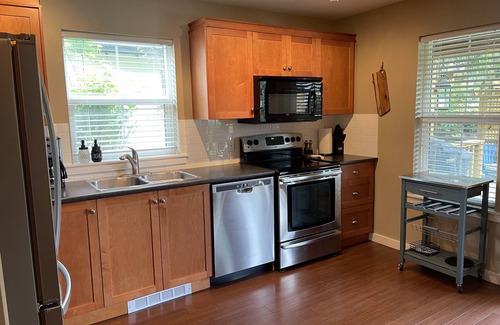 Lindell Beach Cottage | Cozy Cottage in Gated Community