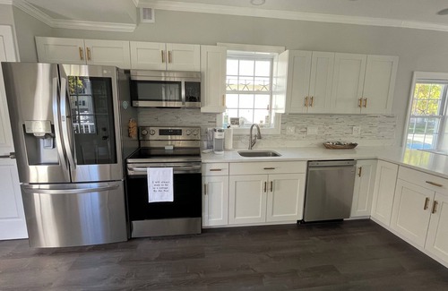 Saybrook Manor Cottage | Cozy cottage in Old Saybrook beach community, walking distance to private beach.