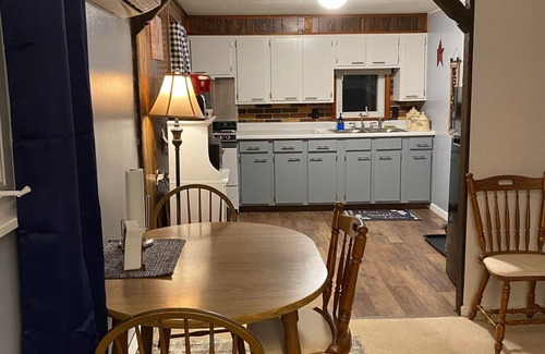 Portersville Cottage | Cozy cottage in Portersville close to Moraine & McConnells Mill State Parks