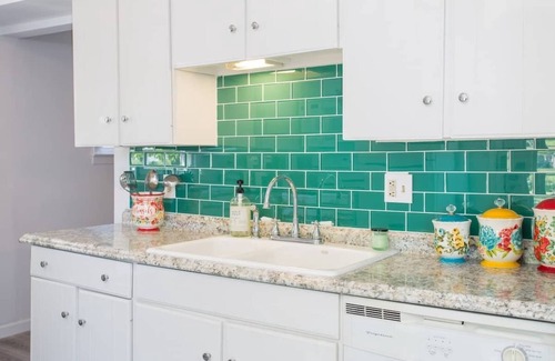 Huron Cottage | Cozy Cottage in Rye Beach with lake view