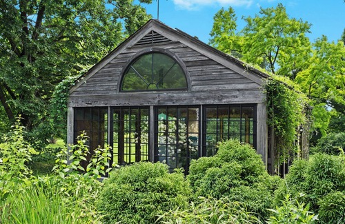 Prospect Apartment | Cozy Cottage in Smithsonian's of American Gardens!