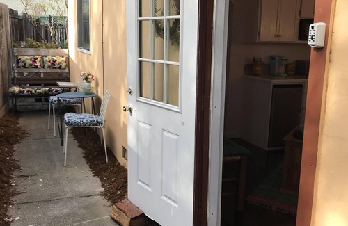 Santa Rosa Cottage | Cozy Cottage In Sonoma Wine Country - Robin's Nest and Garden -Longterm 30 days+