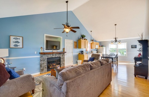 Taylorsville Cottage | Cozy Cottage in Taylorsville: Hot Tub & Lake Views