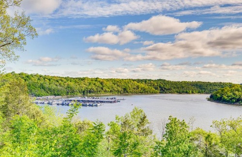 Taylorsville House | Cozy Cottage in Taylorsville Hot Tub and Lake Views