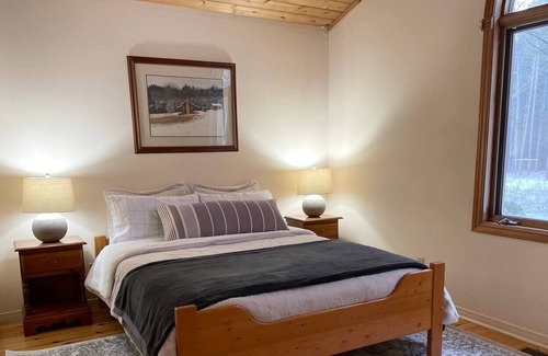 Flesherton Ski Chalet | Cozy cottage in the woods near trails & waterfalls