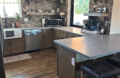 Sun City House | Cozy Cottage in the Desert in peaceful Sun City with AC, WiFi
