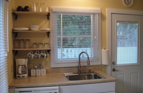 Historic District Cottage | Cozy Cottage in the Heart of Historic District!