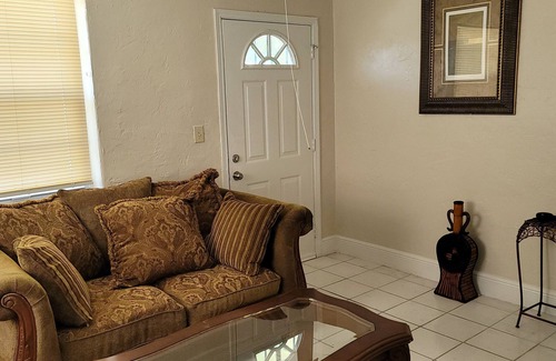 West Perrine Cottage | Cozy Cottage in the Magic City!