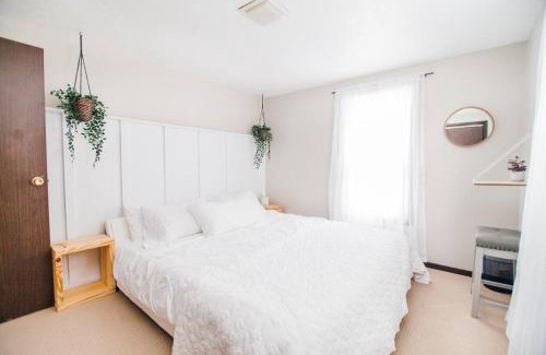 Frankfort House | Cozy Cottage In The Pines