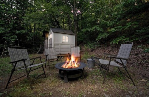 Millboro House | Cozy Cottage in the Woods-Firepit-BBQ-Games-Smores