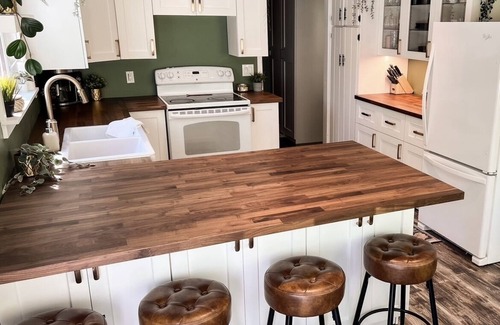 Dwight Cottage | Cozy cottage in the woods (family & pet-friendly!)