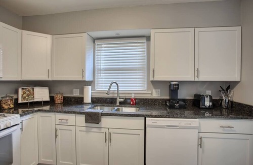 Urbana House | Cozy Cottage in Urbana Near The University of Illinois