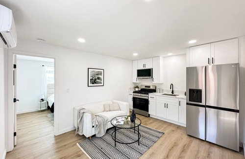 Imperial Beach Cottage | Cozy cottage in enchanting Imperial Beach with WiFi, AC on a super quiet street.