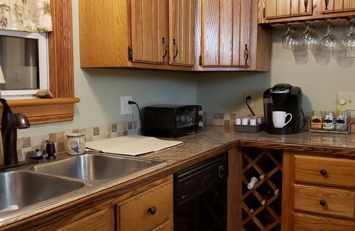 Warwick House | Cozy cottage in Warwick's West Bay
