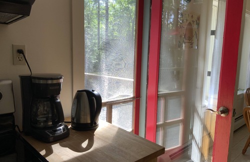 Lincolnville House | Cozy cottage in woodland setting near to hiking biking and lakes
